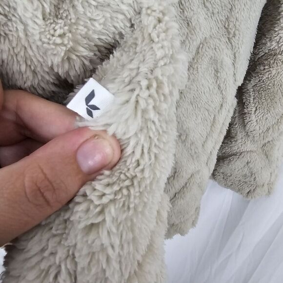 Koolaburra by UGG Embossed Cozy Sherpa Fleece Vest Pelican | Jender Women's XL - Picture 7 of 7